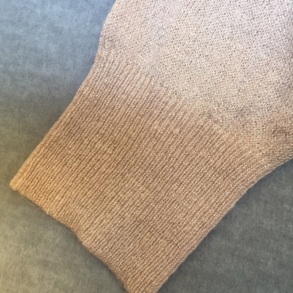 NWT Elle Soft Feminine Peach Color Sweater with Classic Appliqué Accents - Picture 6 of 11